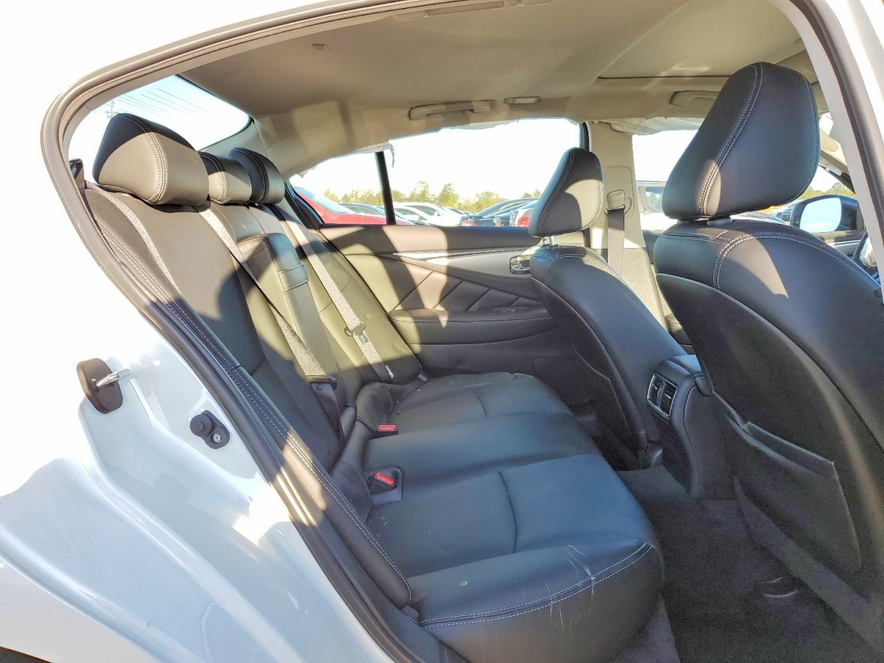 INFINITI Q50 Luxe