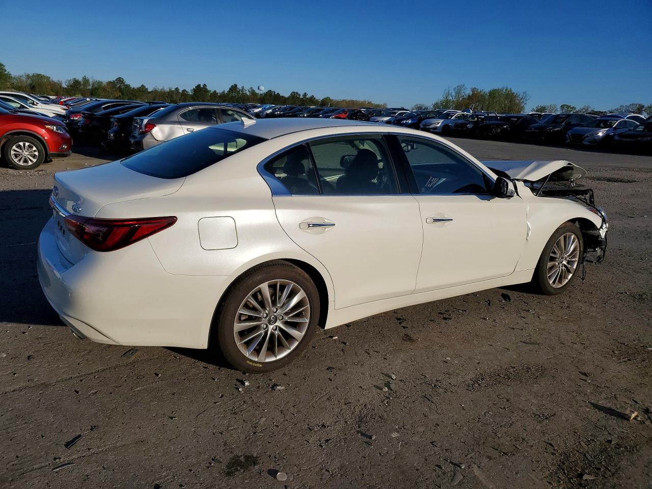 INFINITI Q50 Luxe