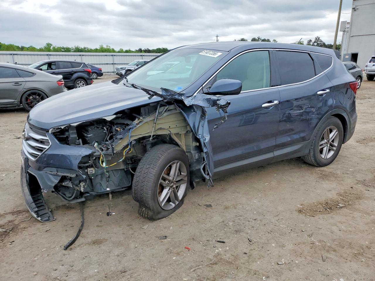 Salvage Hyundai SANTA FE Image