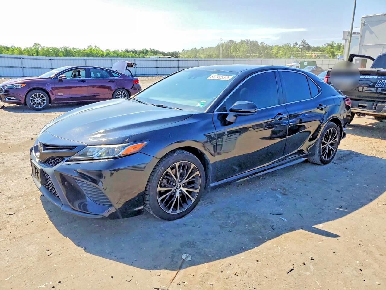 Salvage Toyota Camry Image