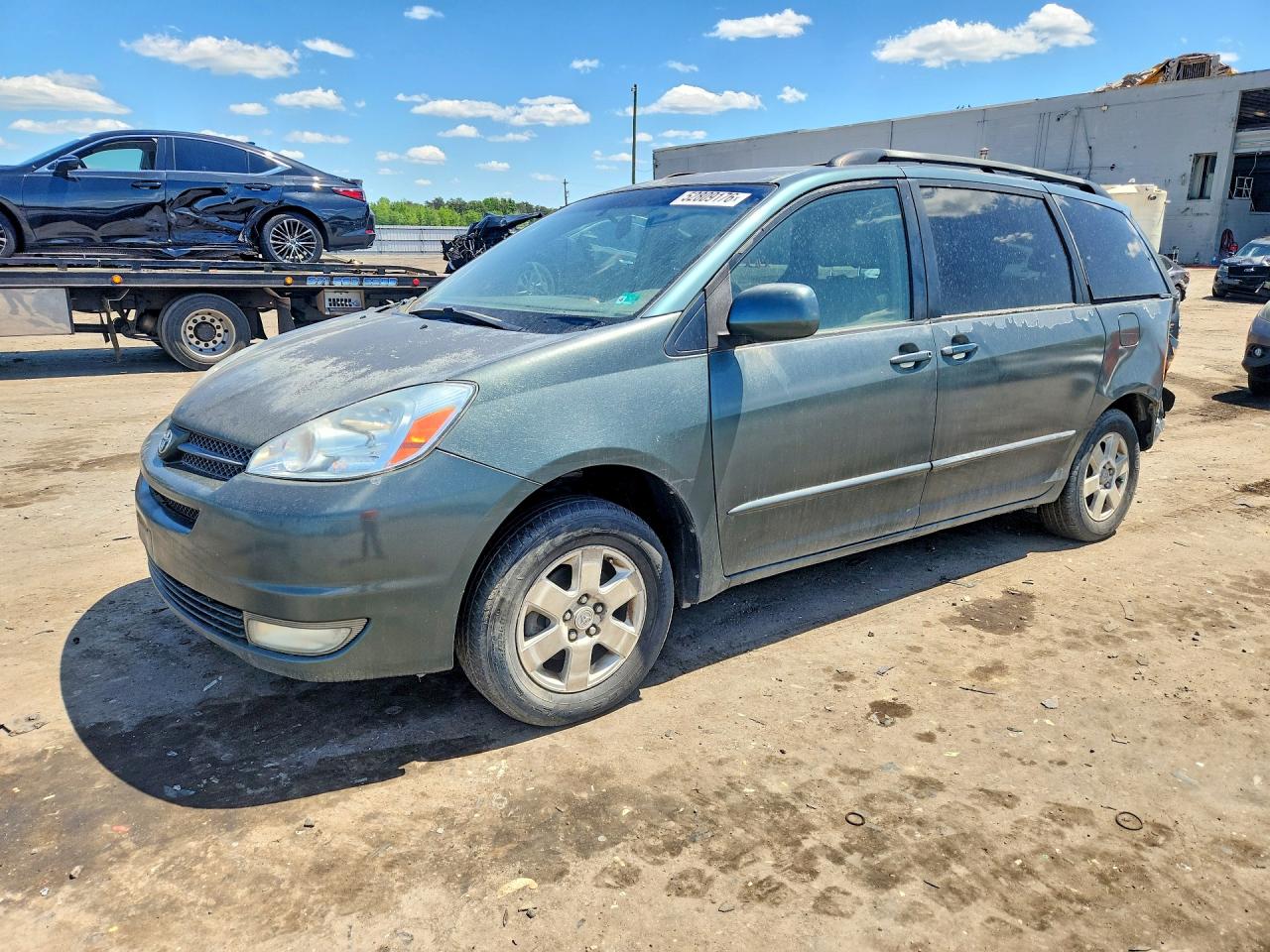 Salvage Toyota Sienna Image