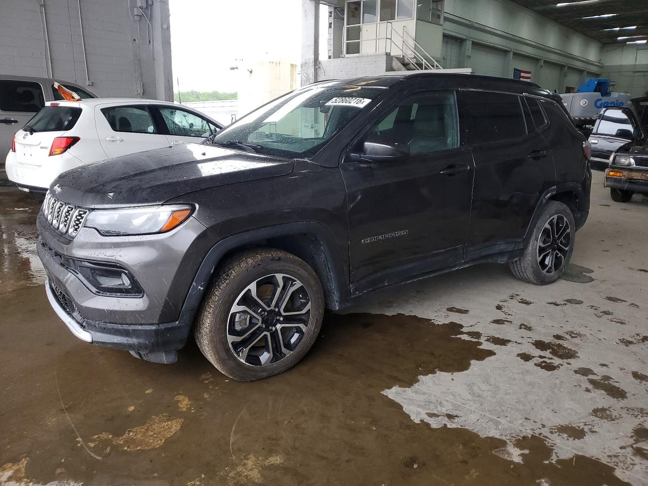 Salvage Jeep Compass Image