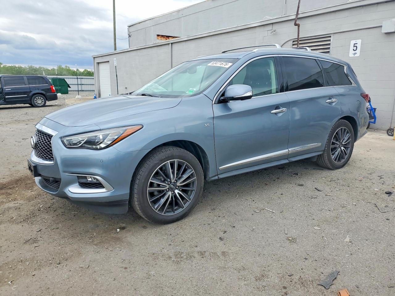 Salvage INFINITI Qx Image