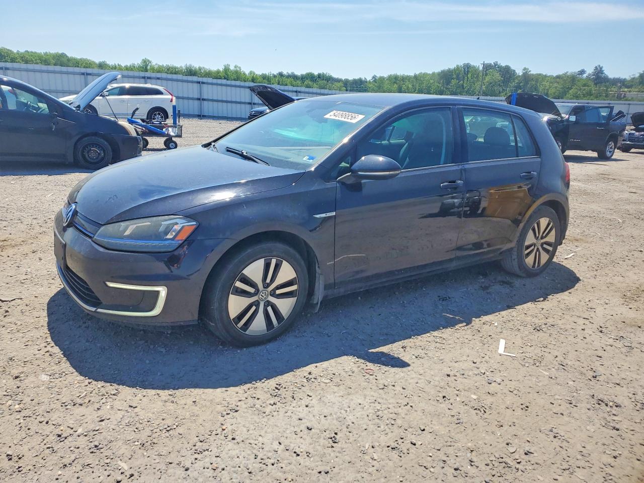 Salvage Volkswagen Golf Image