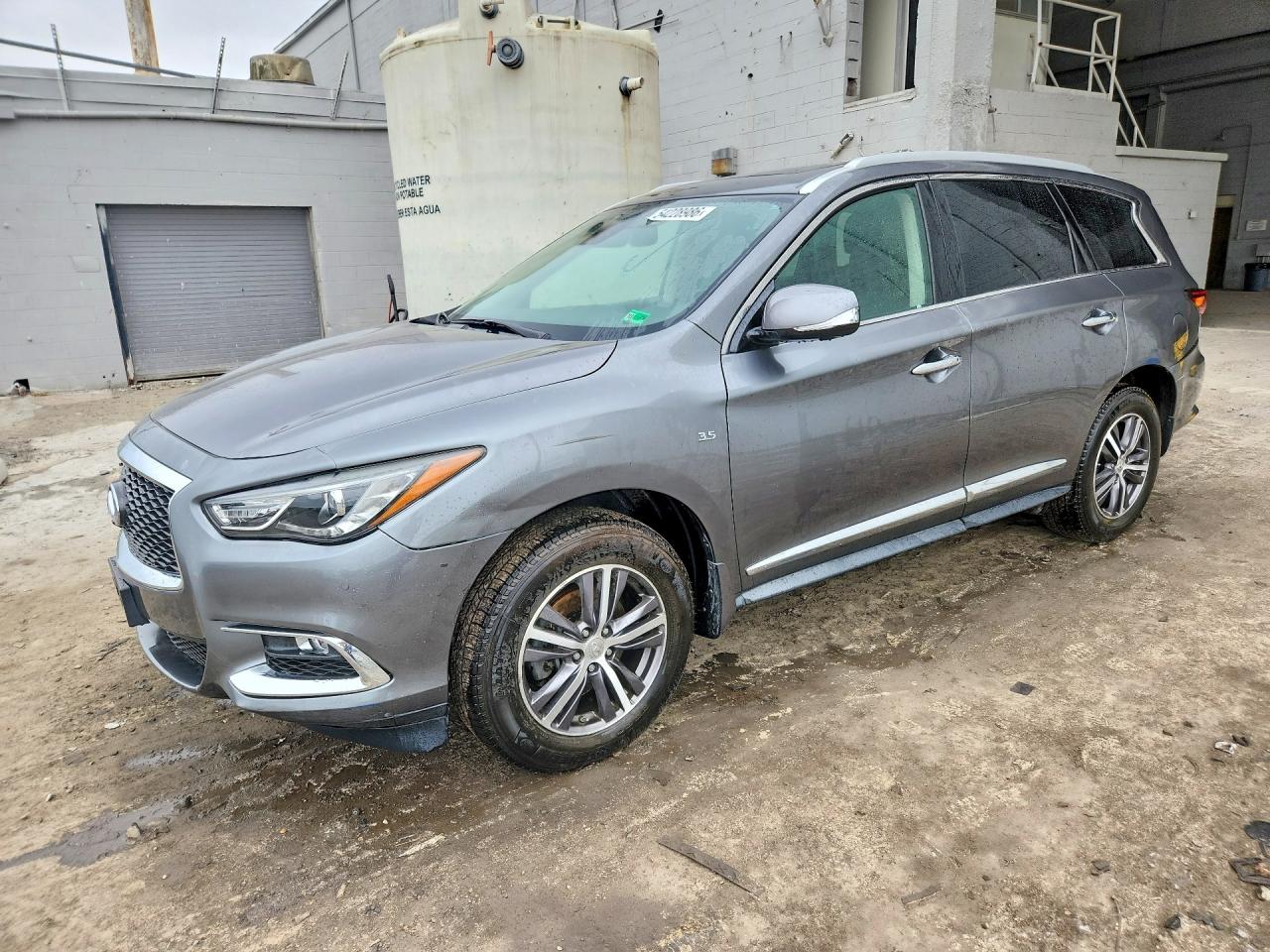 Salvage INFINITI Qx Image