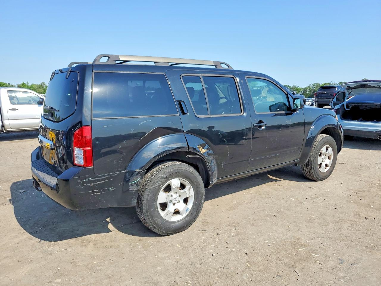 Nissan Pathfinder S