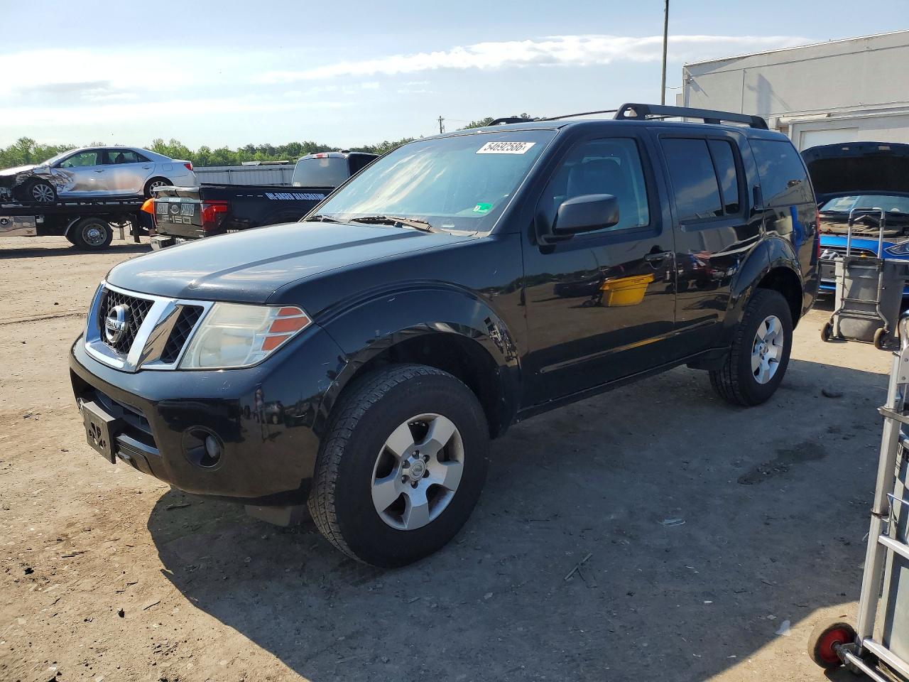 Salvage Nissan Pathfinder Image