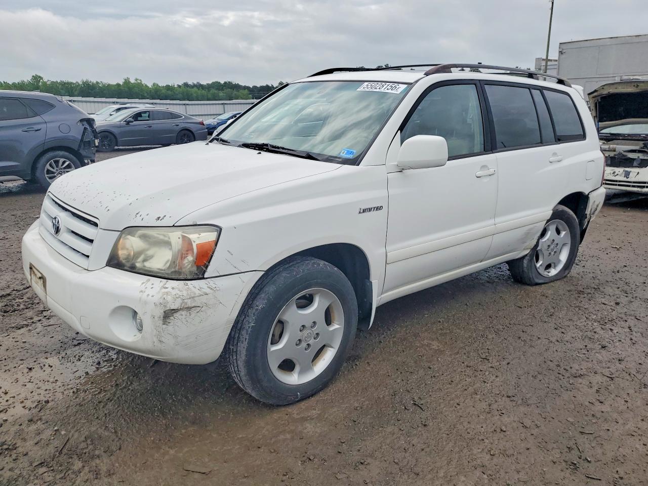 Salvage Toyota Highlander Image