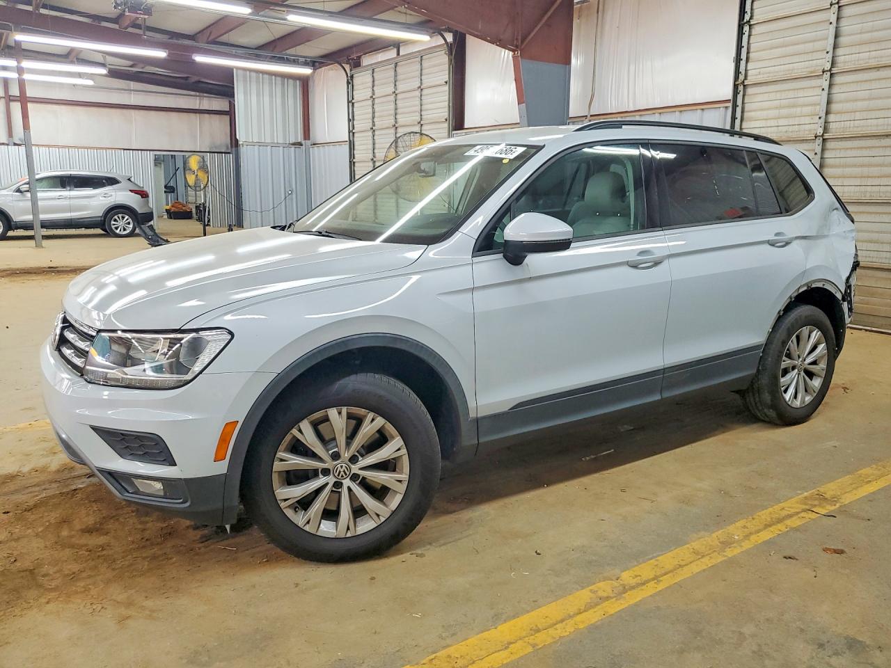 Salvage Volkswagen Tiguan Image