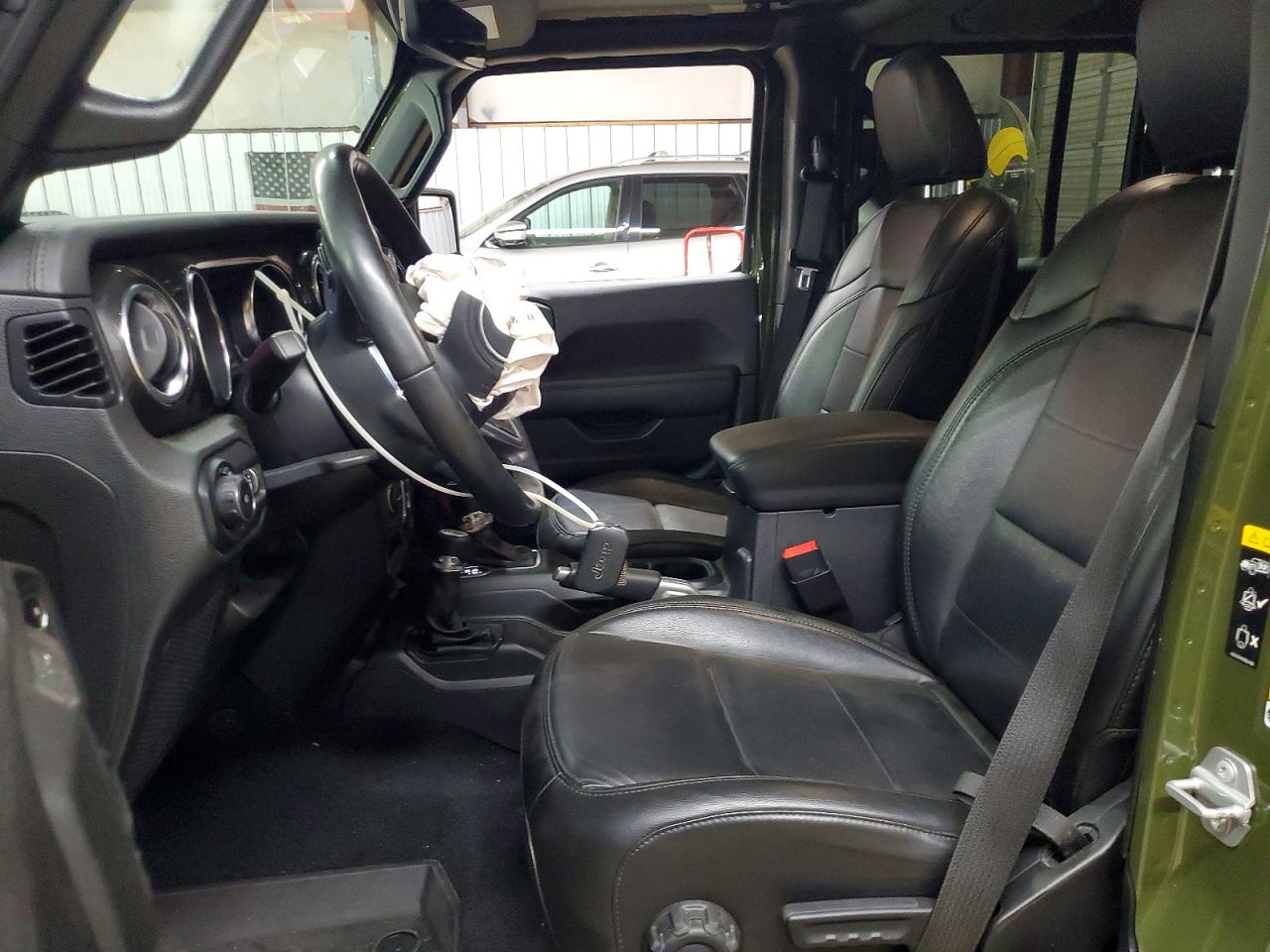 Jeep Wrangler Sahara