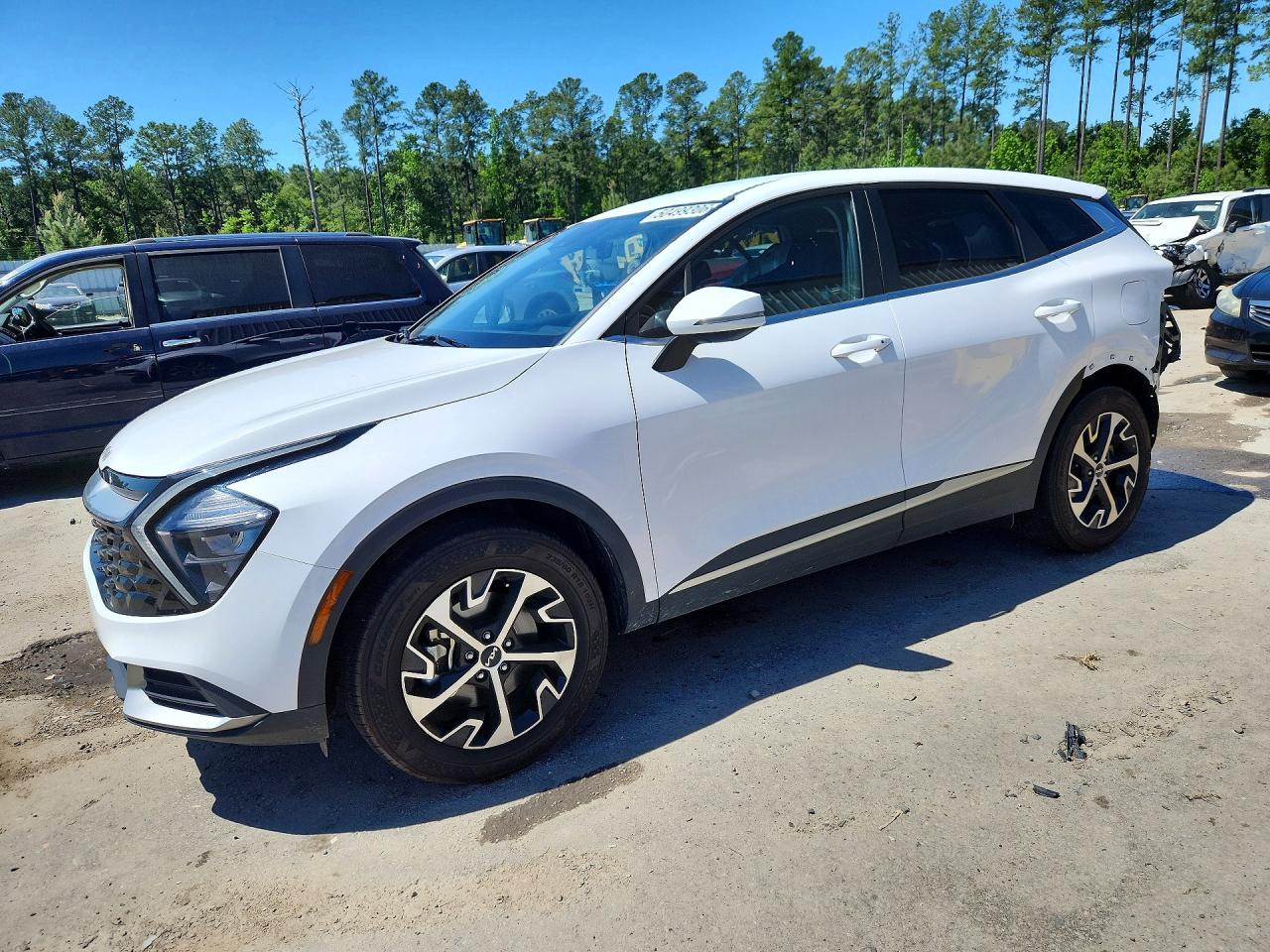 Salvage Kia Sportage Image