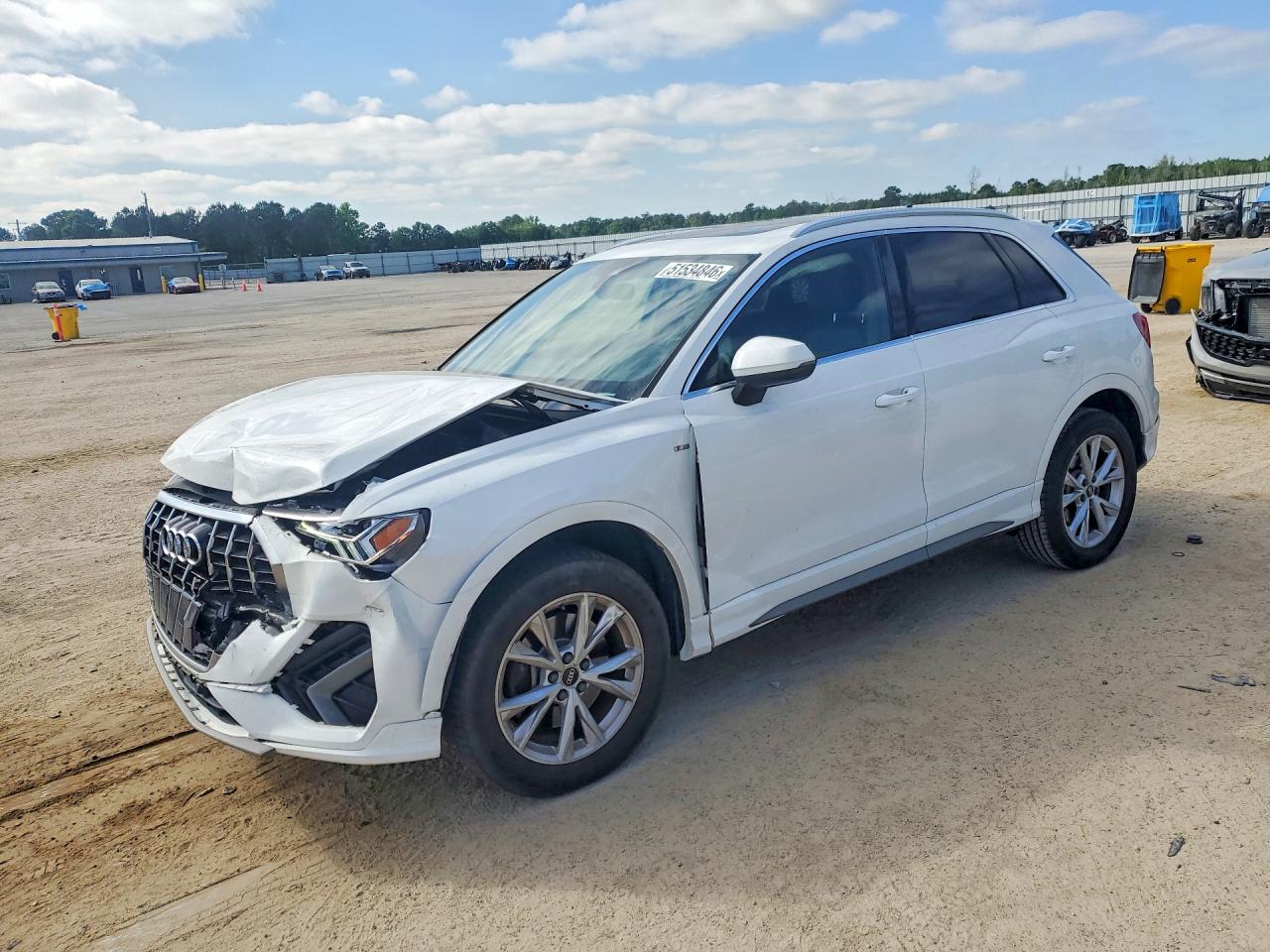 Salvage Audi Q3 Image