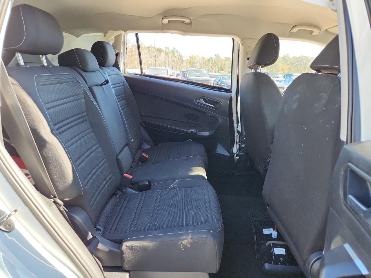 Volkswagen Tiguan S