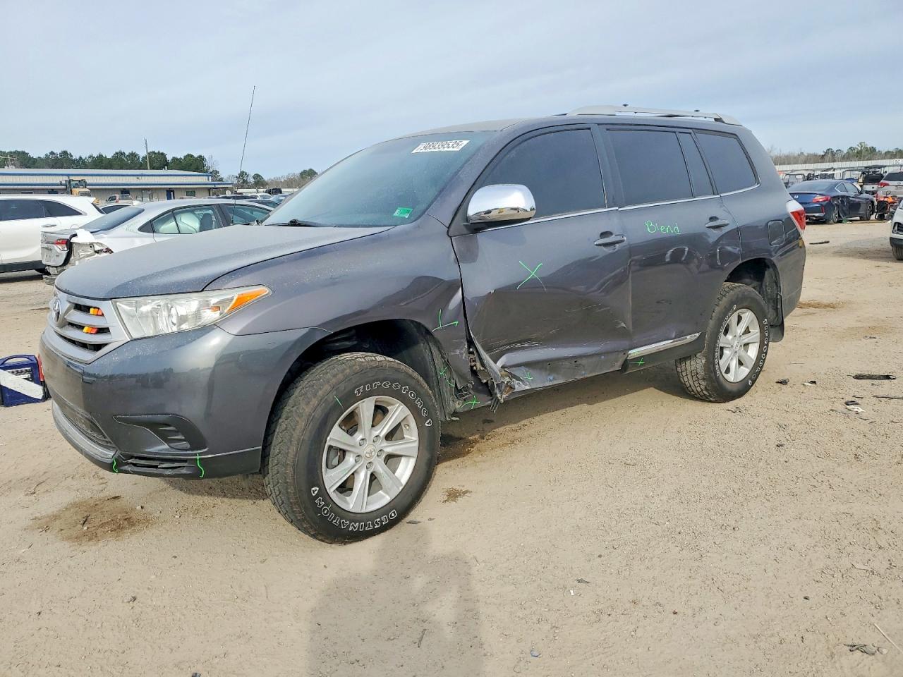 Salvage Toyota Highlander Image