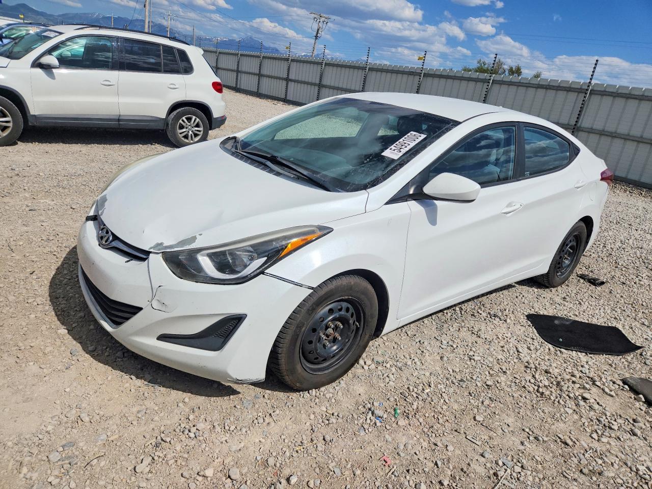 Salvage Hyundai ELANTRA Image