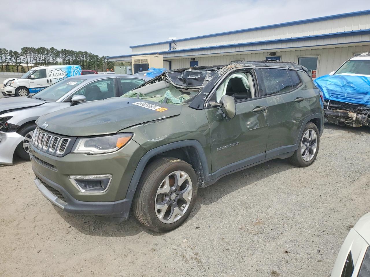Salvage Jeep Compass Image