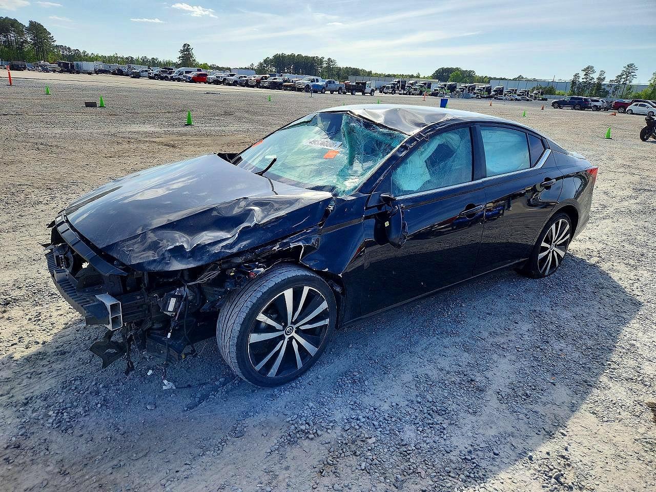Salvage Nissan Altima Image