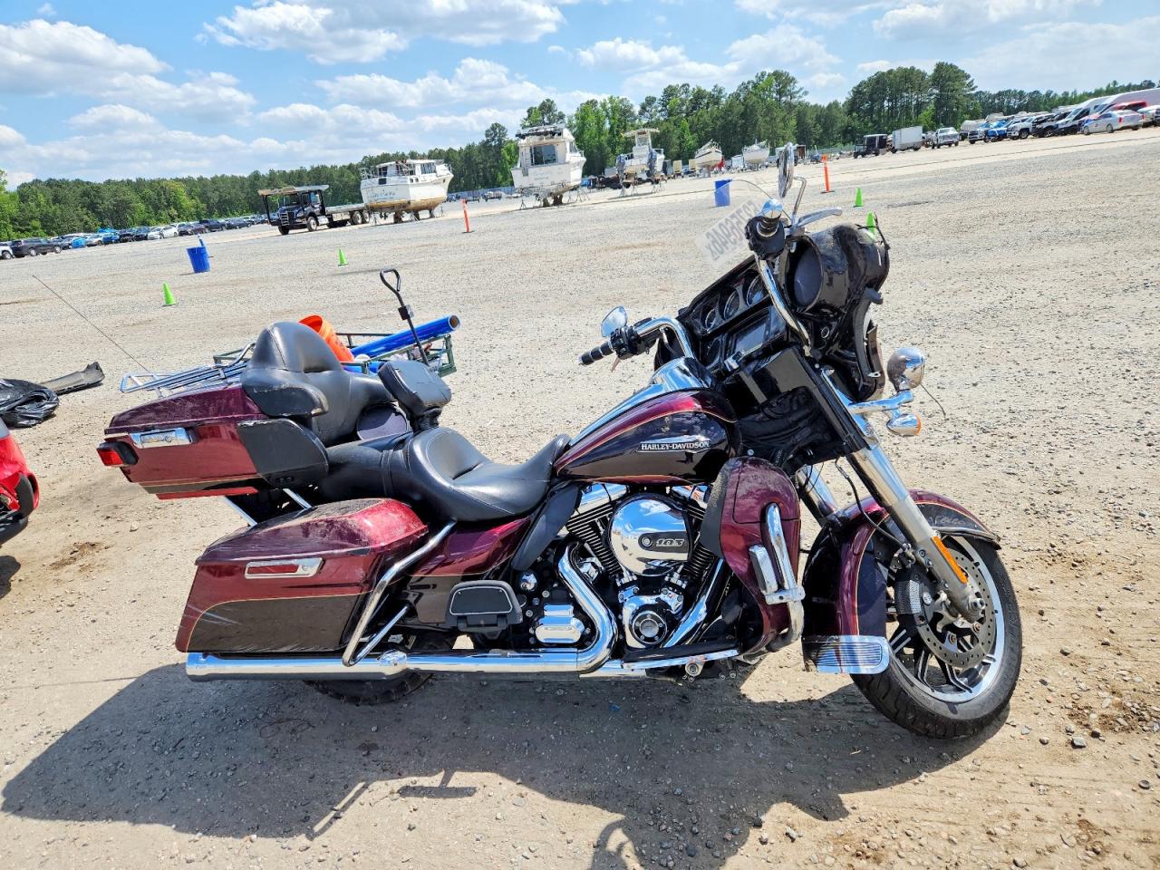 Salvage Harley-Davidson Fl Image