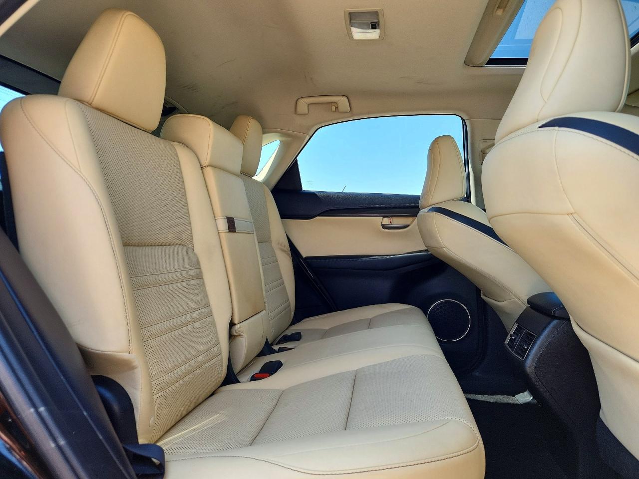 Lexus NX Base
