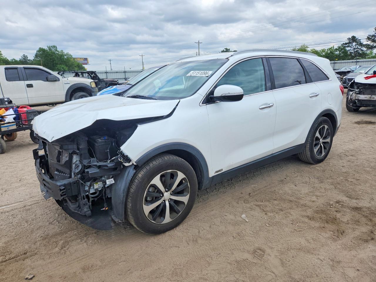 Salvage Kia Sorento Image