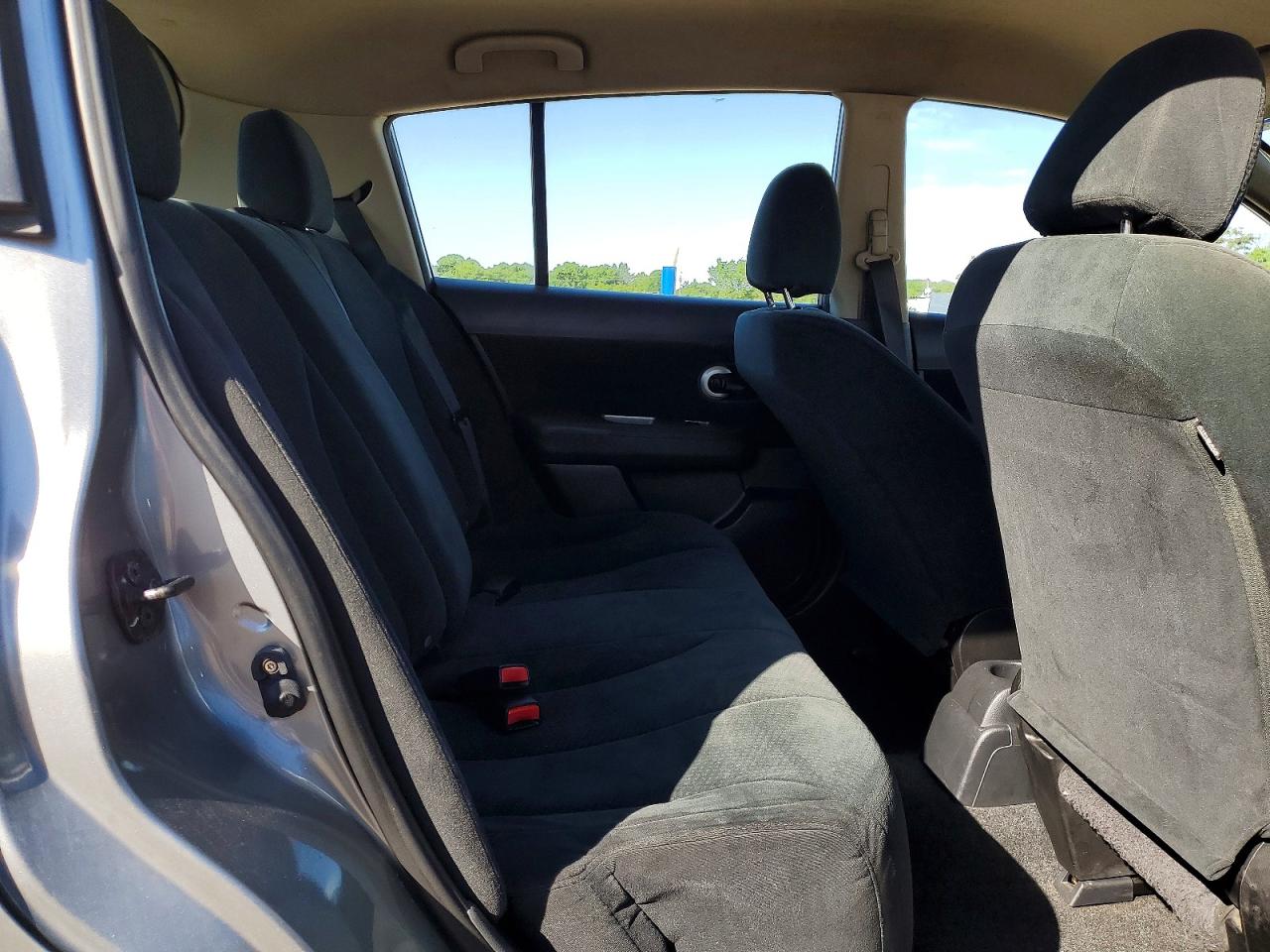 Nissan Versa 1.8 S