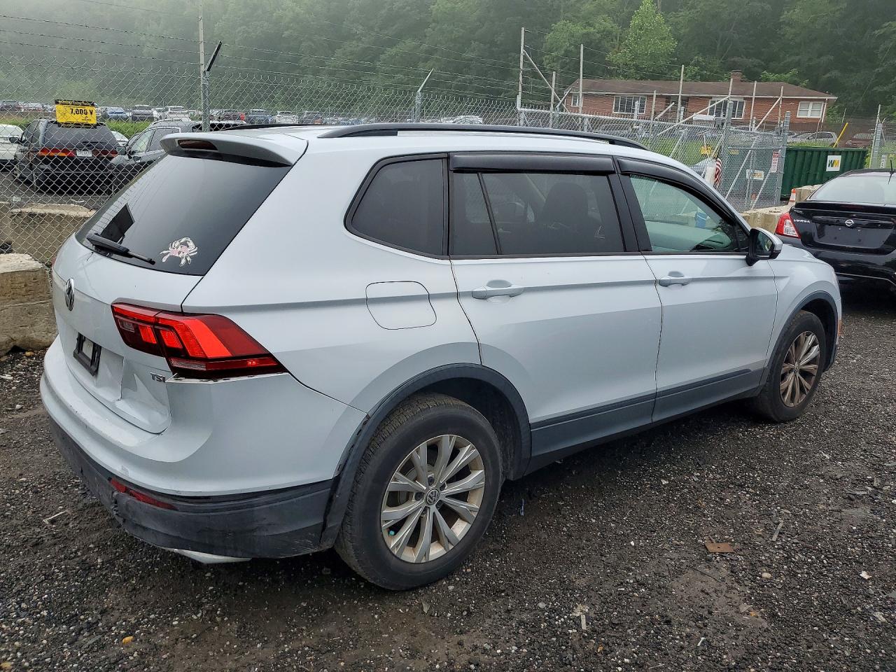 Volkswagen Tiguan S