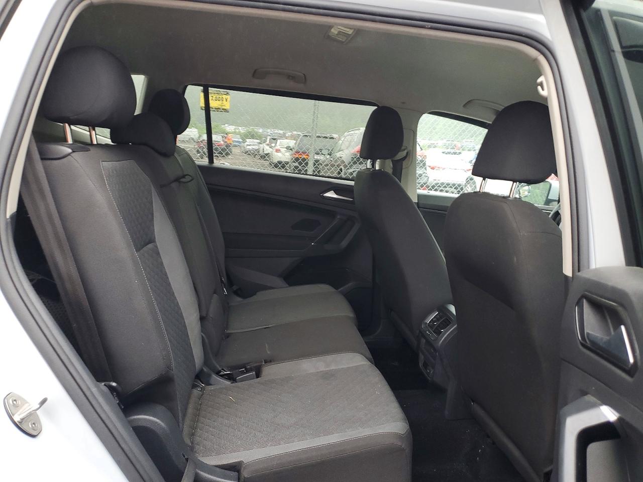 Volkswagen Tiguan S