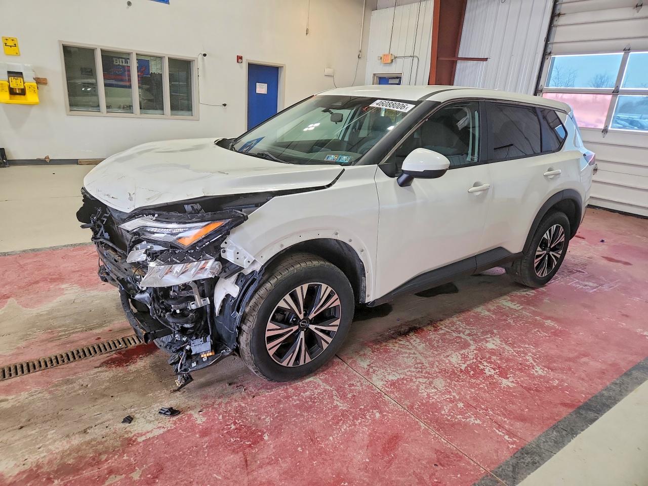 Salvage Nissan Rogue Image