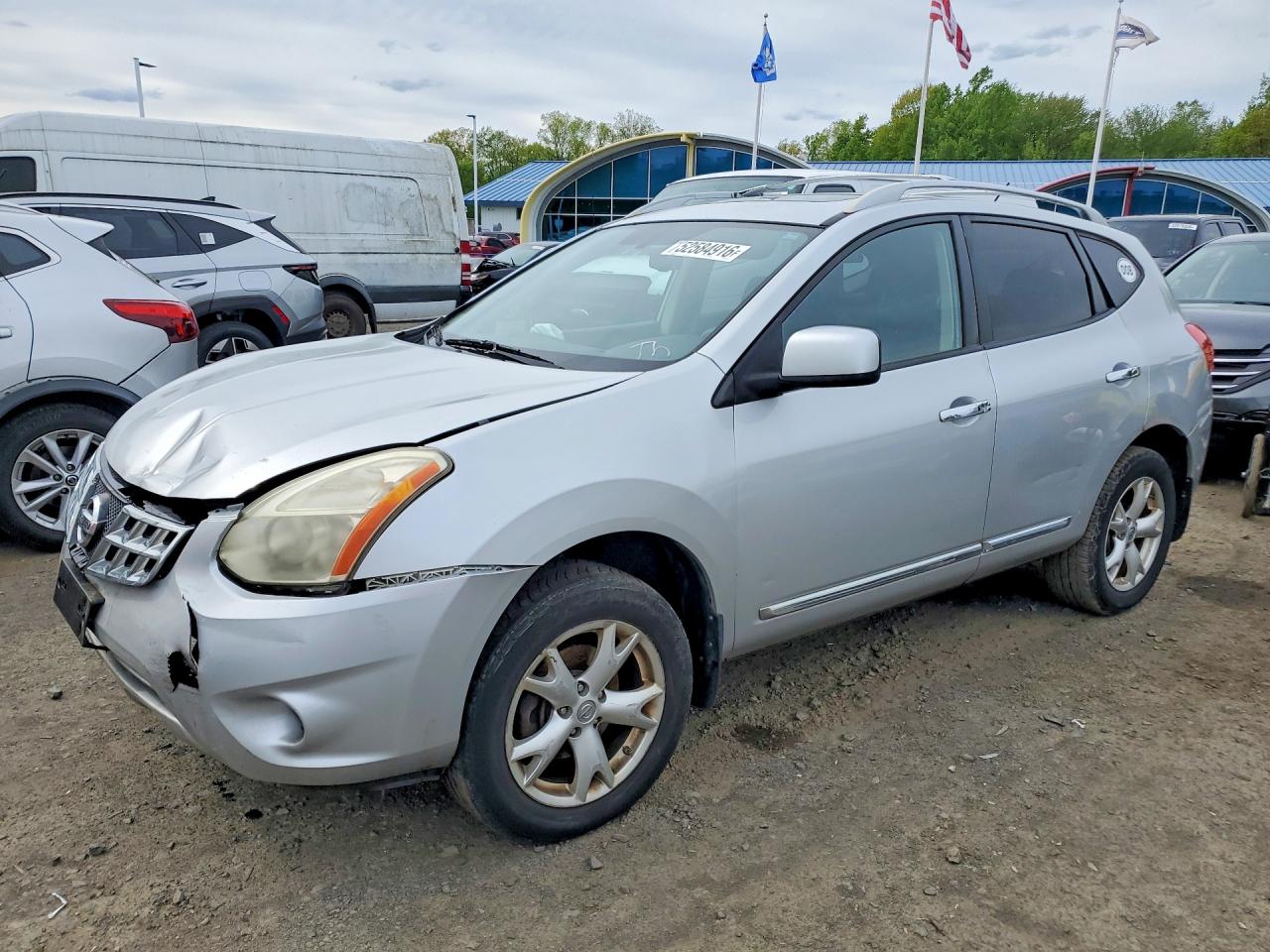 Salvage Nissan Rogue Image