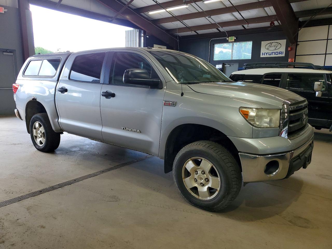 Toyota Tundra Crewmax Sr5