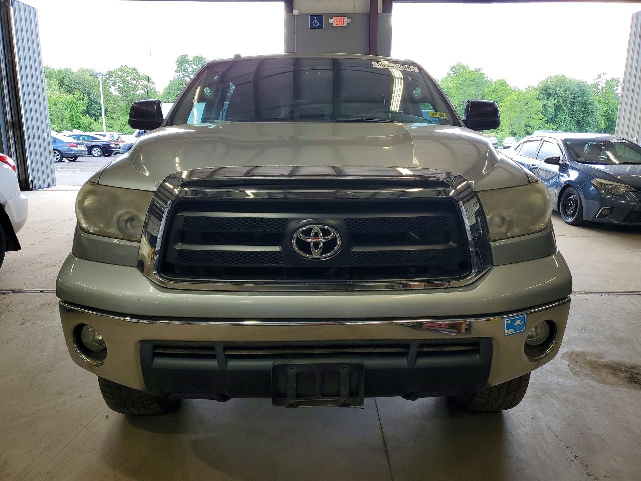 Toyota Tundra Crewmax Sr5