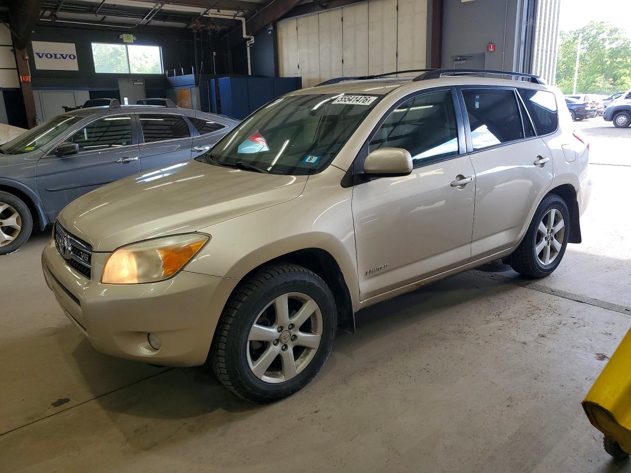 Salvage Toyota RAV4 Image