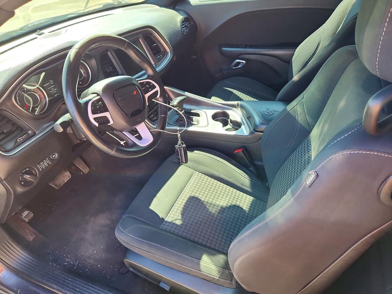 Dodge Challenger Sxt
