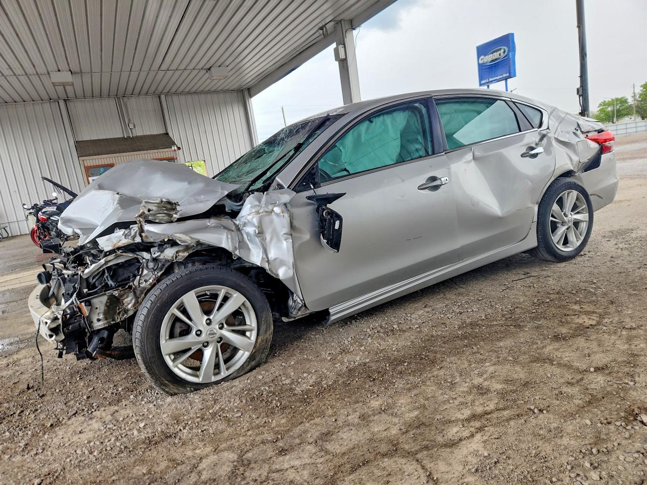 Salvage Nissan Altima Image