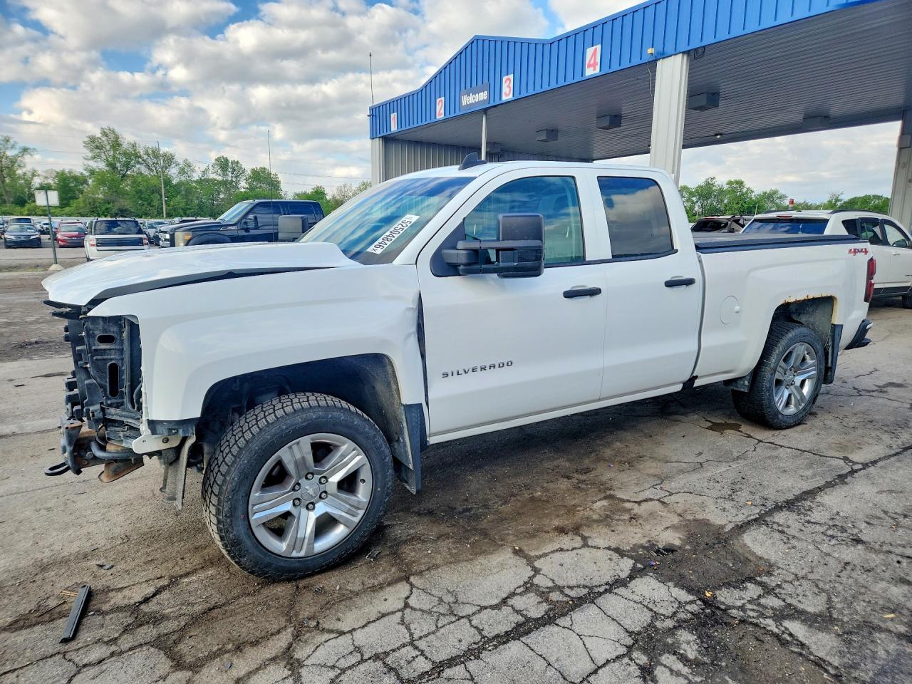 Salvage Chevrolet Silverado Image