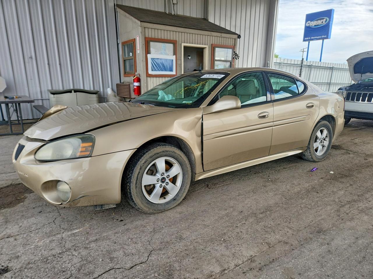 Salvage Pontiac Grandprix Image
