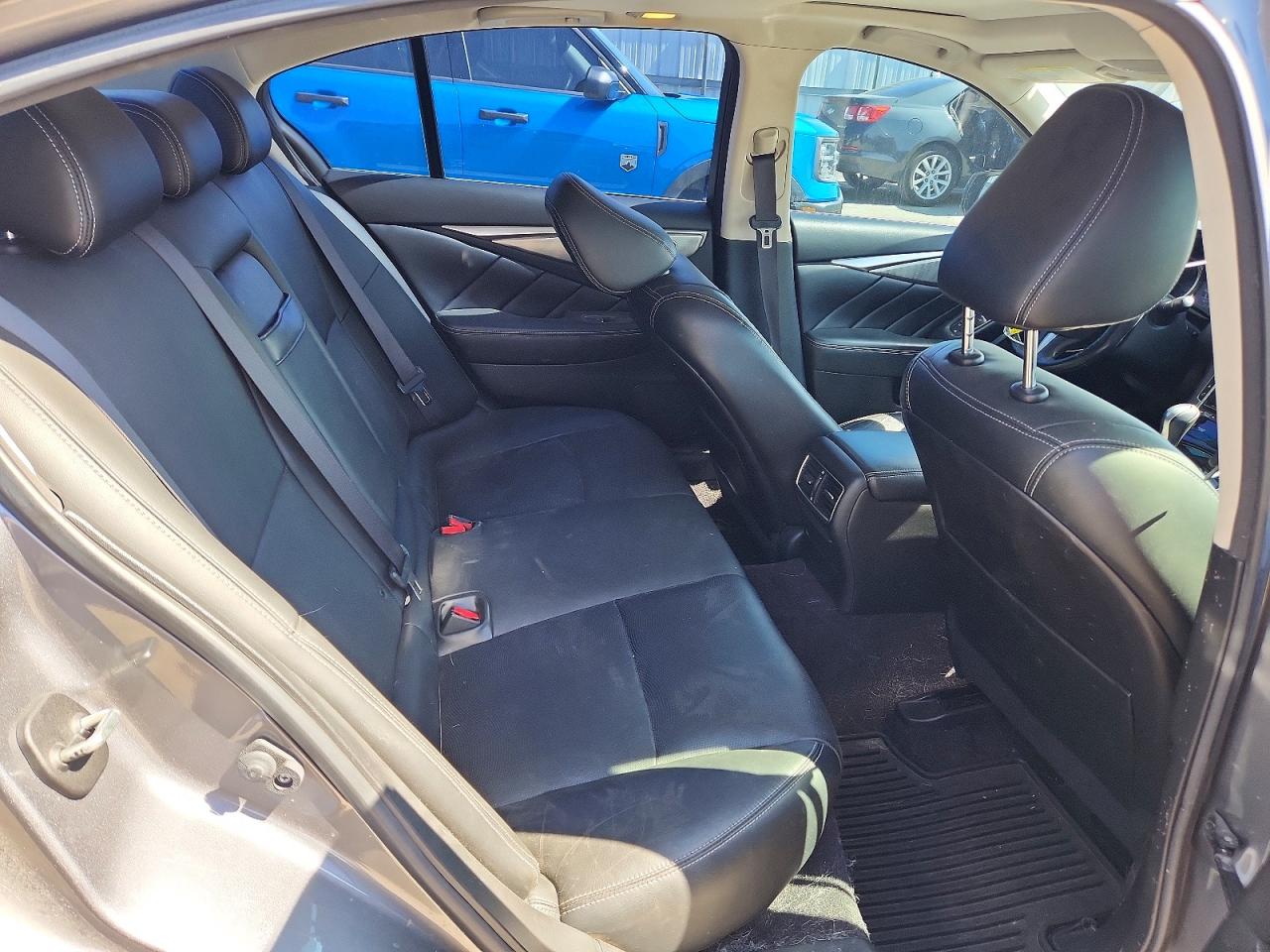 INFINITI Q50 Premium