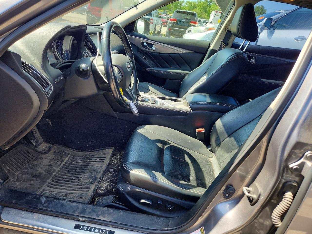 INFINITI Q50 Premium