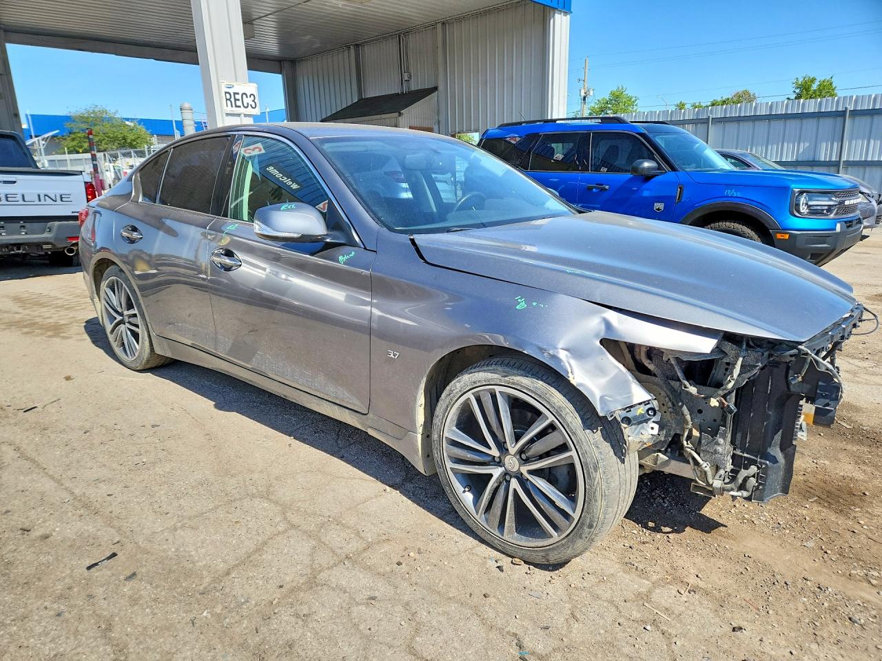 INFINITI Q50 Premium