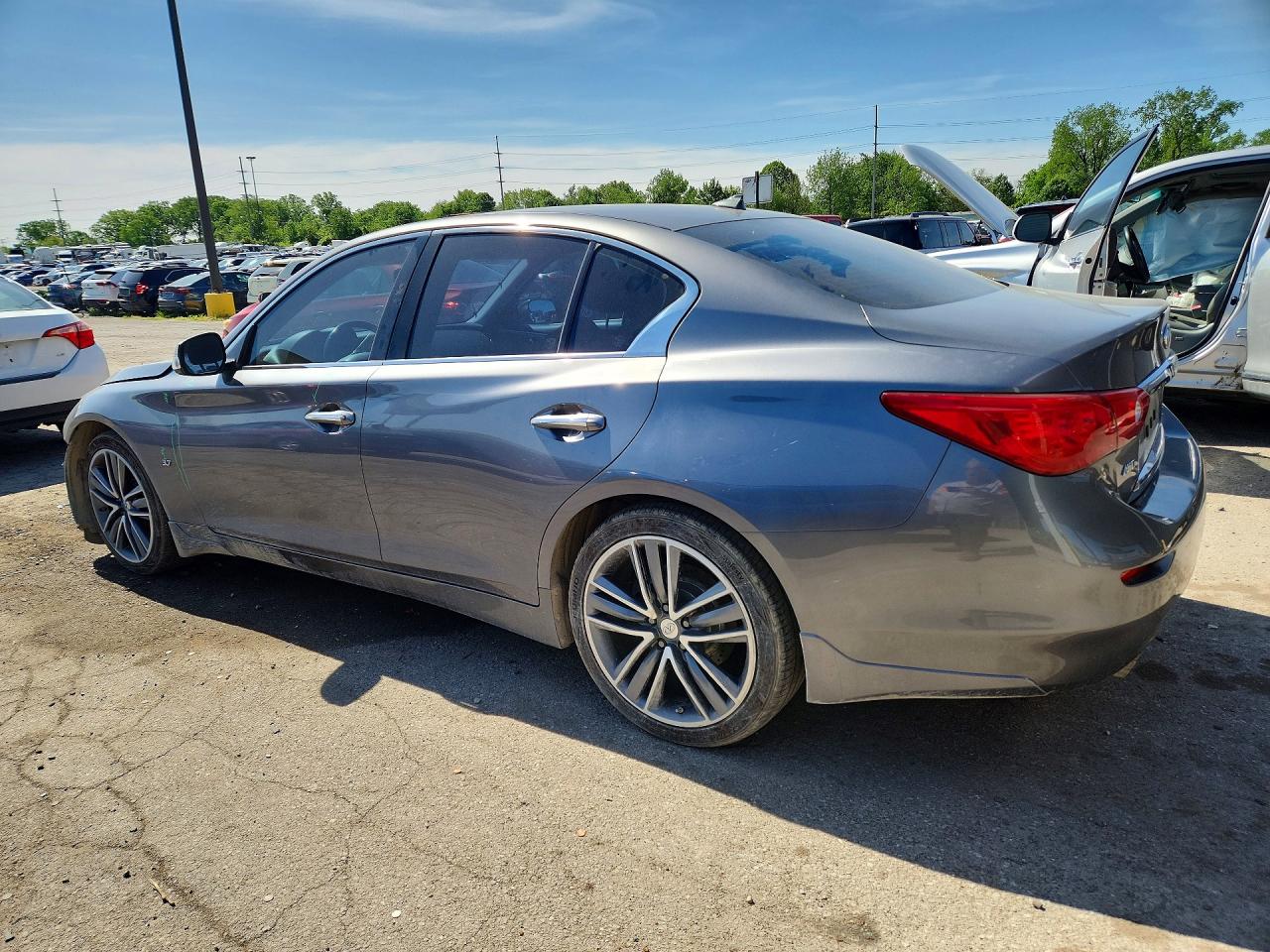 INFINITI Q50 Premium