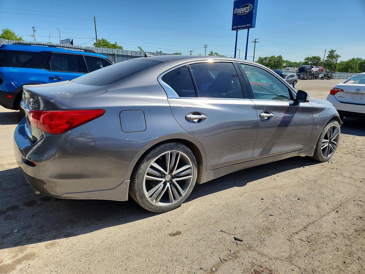 INFINITI Q50 Premium