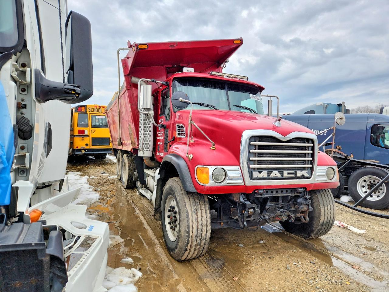 Salvage Mack 700 Image