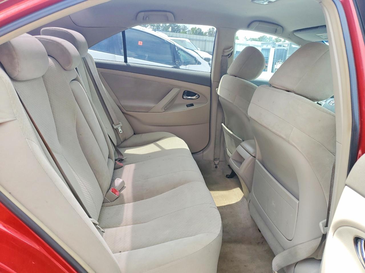 Toyota Camry Le V6