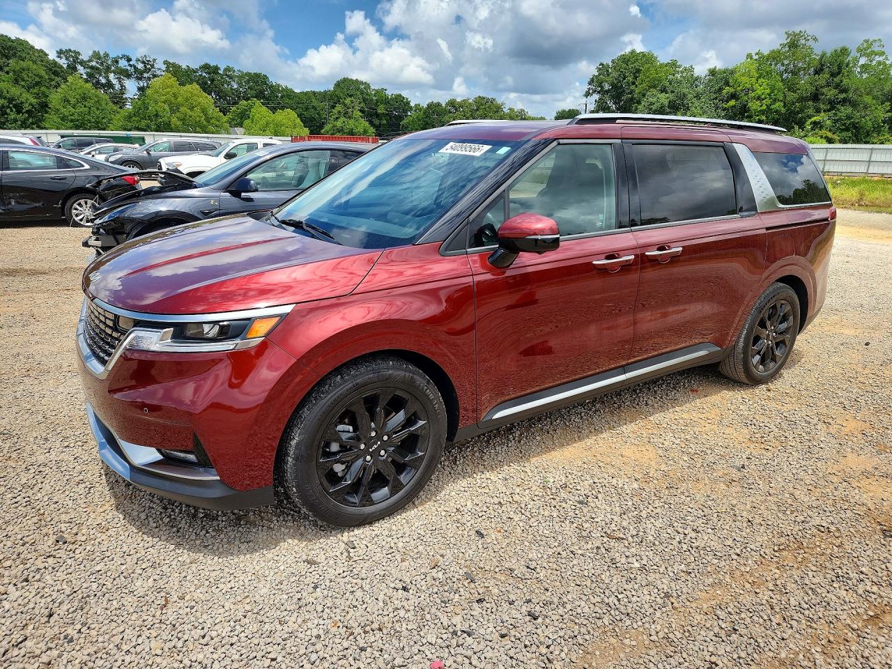 Salvage Kia Carnival Image