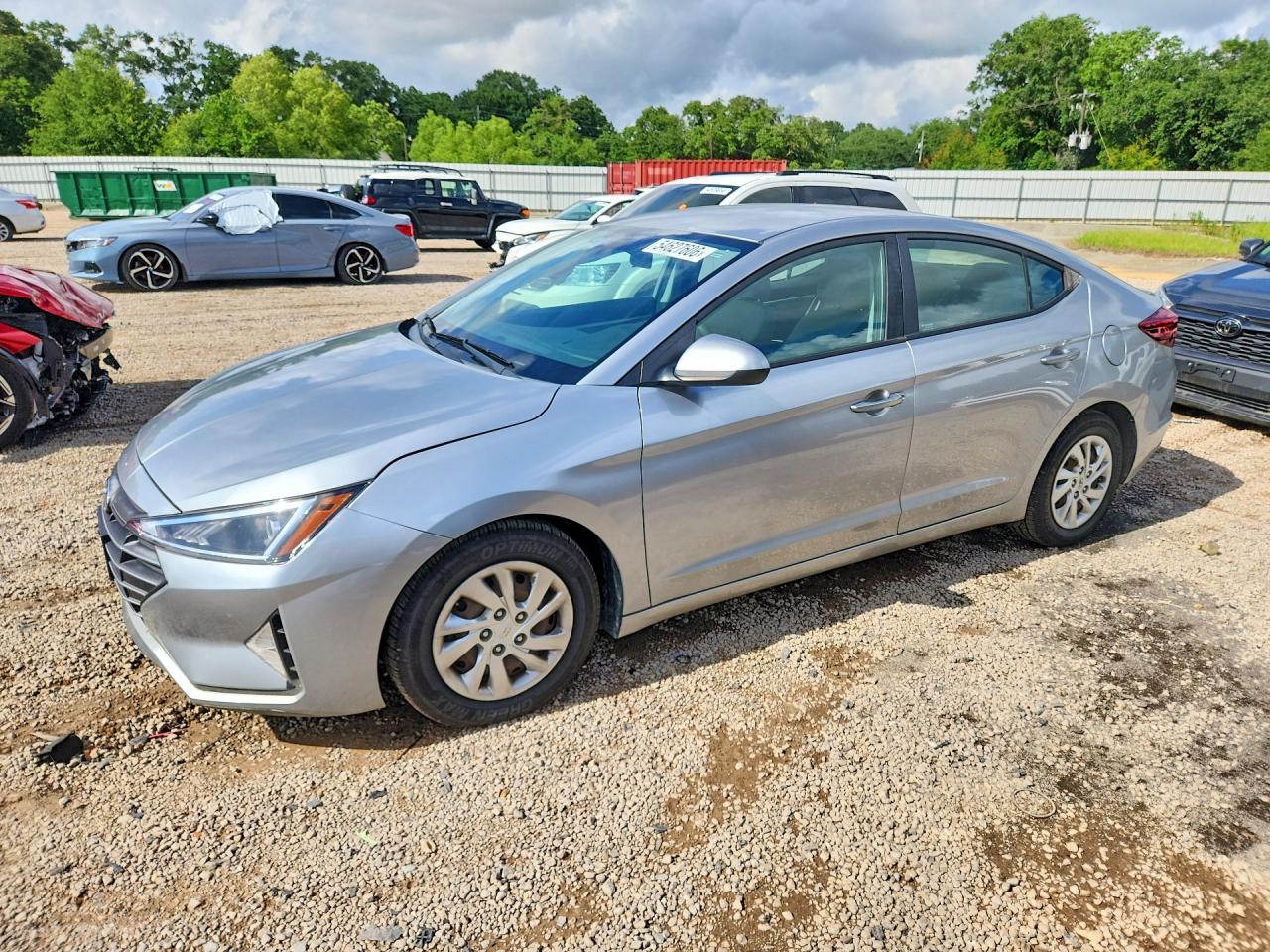 Salvage Hyundai ELANTRA Image