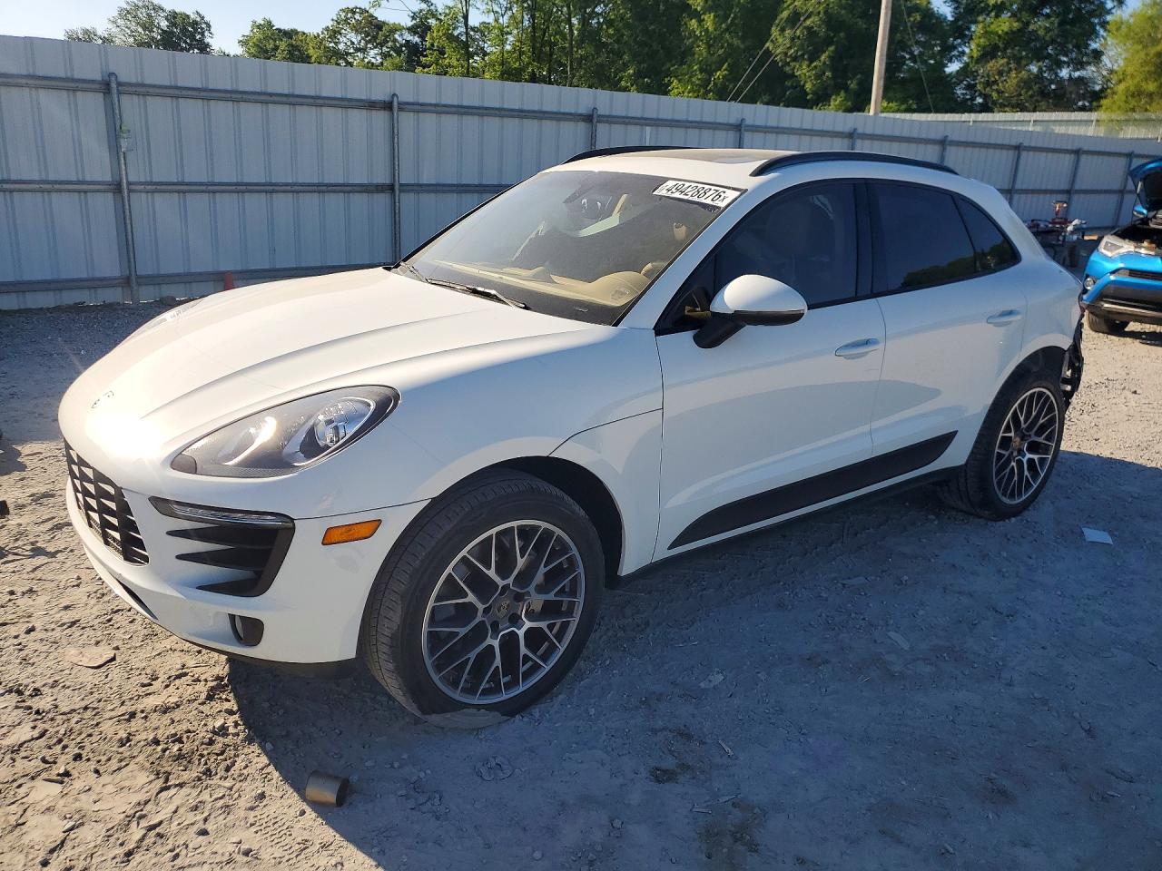 Salvage Porsche Macan Image