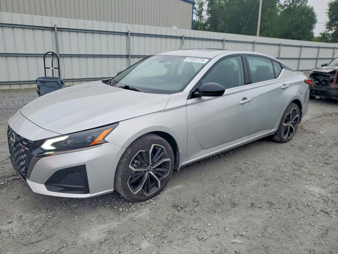 Salvage Nissan Altima Image