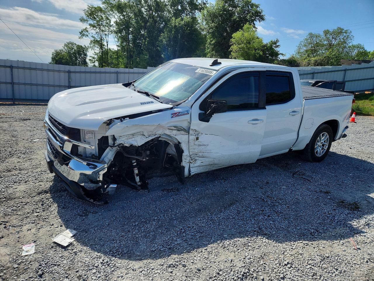 Salvage Chevrolet Silverado Image