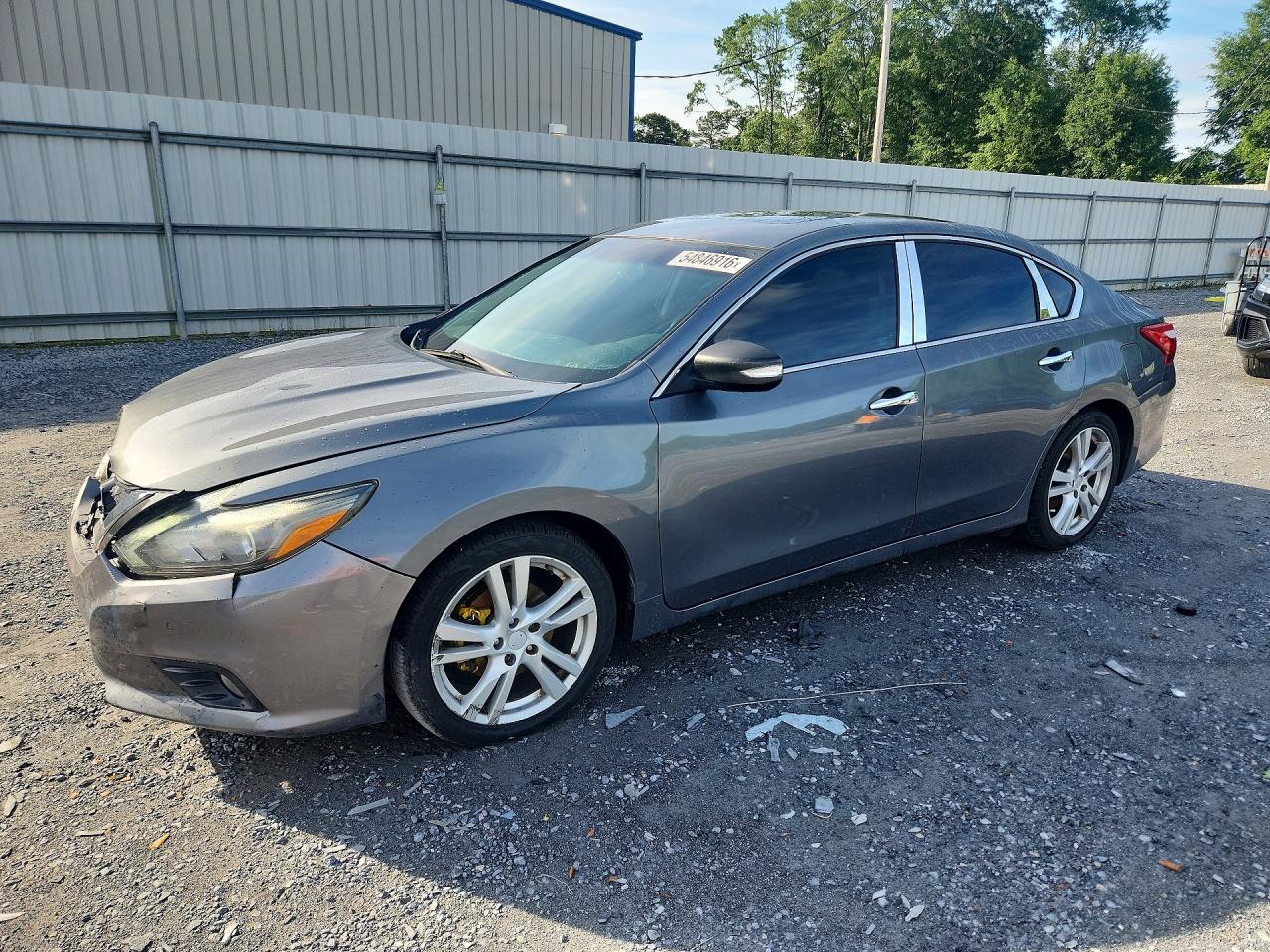 Salvage Nissan Altima Image