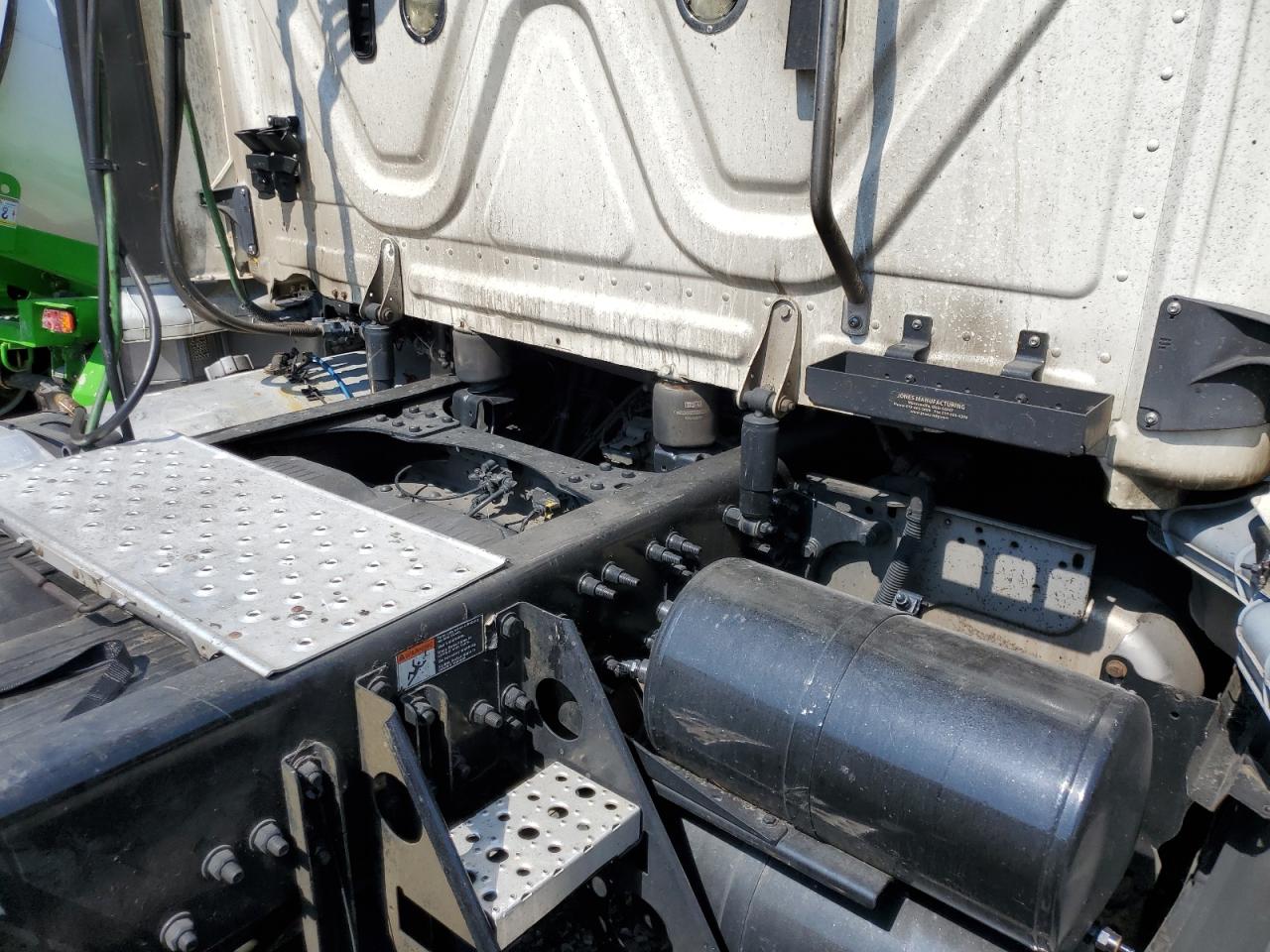 Freightliner Cascadia 126